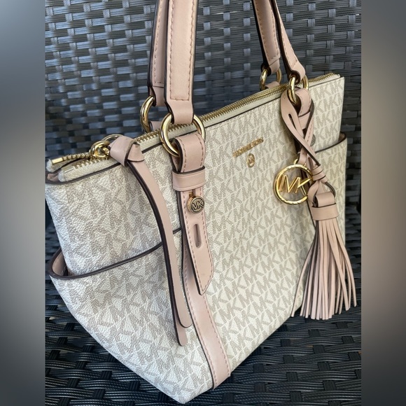 Michael Kors Bag,Michael Kors Cream and Pink Satchel - Picture 14 of 16
